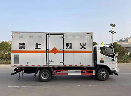 港闸爆破器材运输车