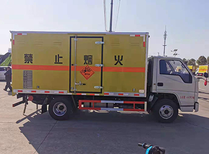 港闸爆破器材运输车